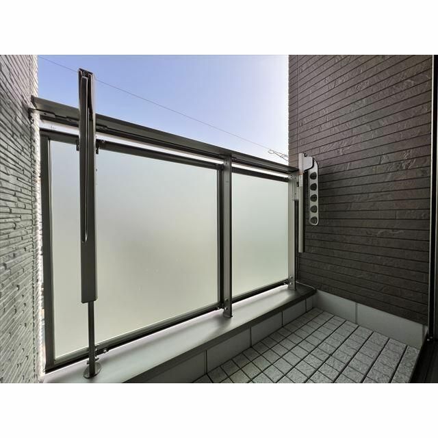 ��ʌ�����s�����Q���ڂ̃e���X�n�E�X�̃o���R�j�[