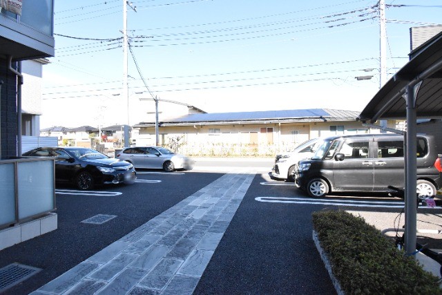 ��ʌ��z�J�s���C�N�^�E���U���ڂ̃}���V�����̒��ԏ�