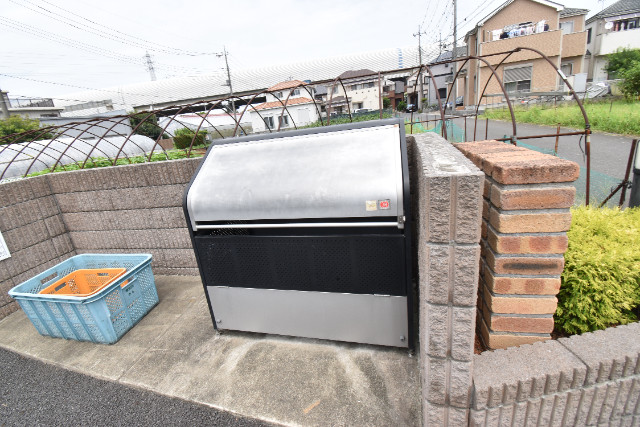 ��ʌ������s�V�P���̃A�p�[�g�̂��̑�