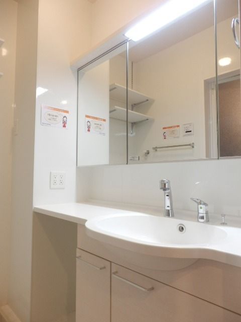 ��ʌ��������܎s�����擌��{�T���ڂ̃A�p�[�g�̐��ʏ�