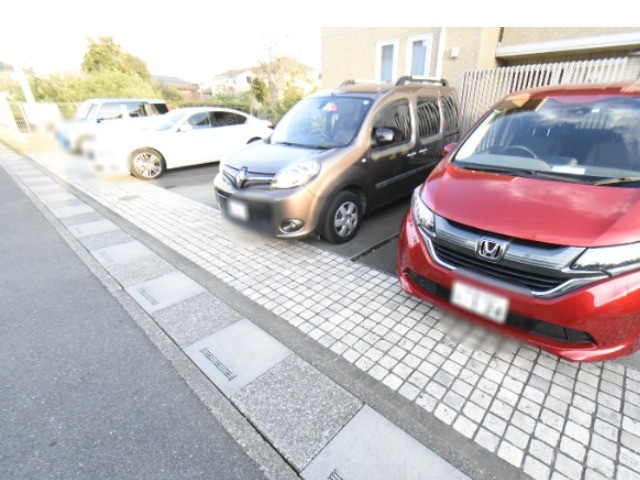 ��ʌ��������܎s�k��{�����̃A�p�[�g�̒��ԏ�