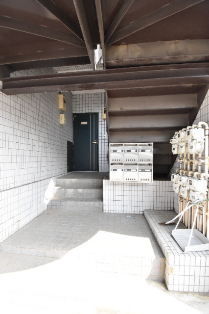 ��ʌ�����s�˒˂Q���ڂ̃}���V�����̃G���g�����X