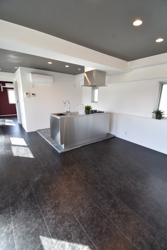 ��ʌ��������܎s��{��y�蒬�P���ڂ̃}���V�����̋��ԁE���r���O