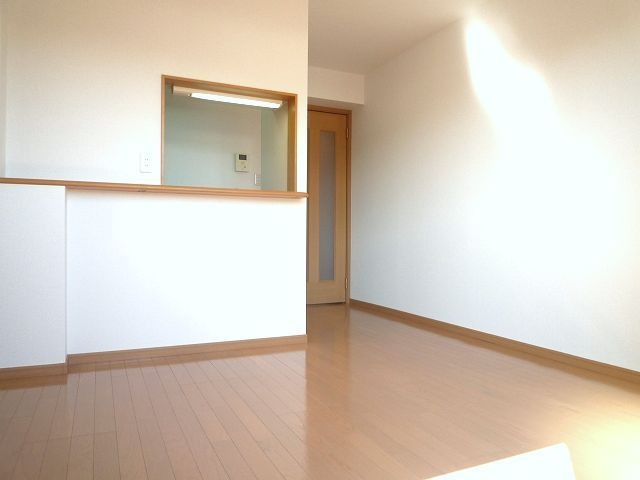 ��ʌ�����s�厚�̉Ƃ̃}���V�����̋��ԁE���r���O