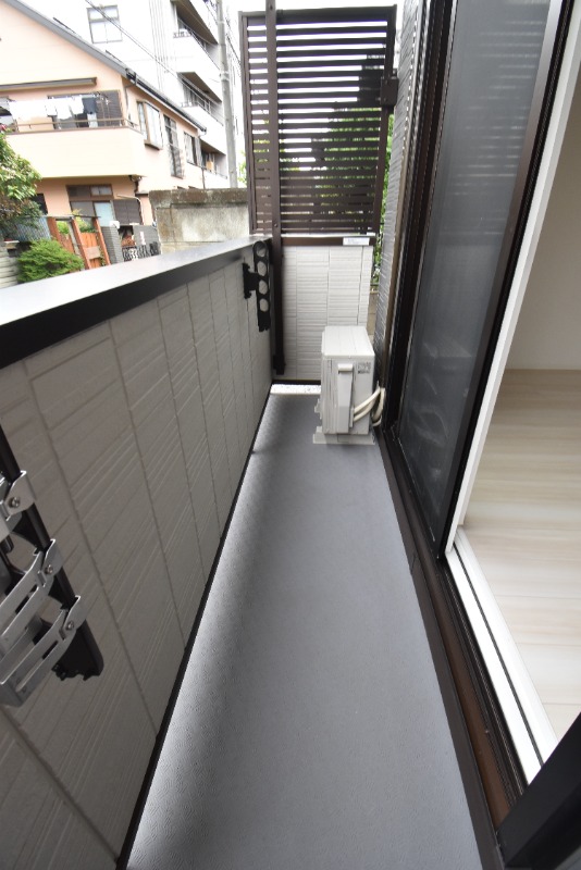 ��ʌ��������܎s��{��听���R���ڂ̃A�p�[�g�̃o���R�j�[