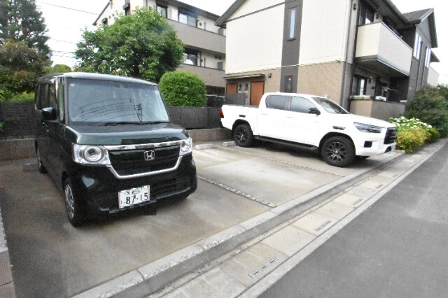 ��ʌ��������܎s�������a�c���P���ڂ̃A�p�[�g�̒��ԏ�