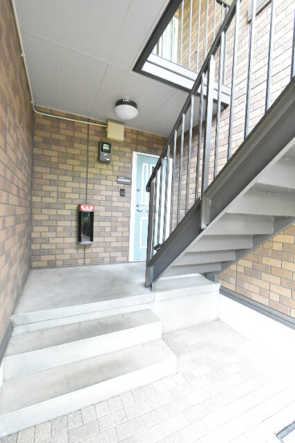 ��ʌ�����s�˒˂R���ڂ̃A�p�[�g�̃G���g�����X