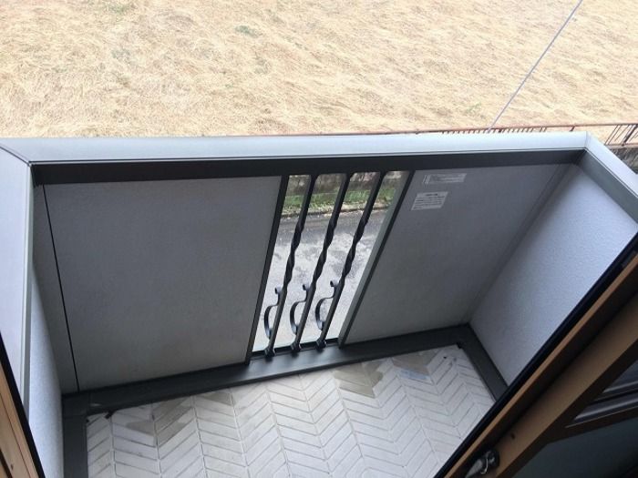 ��ʌ��������܎s��������Q���ڂ̃A�p�[�g�̃o���R�j�[