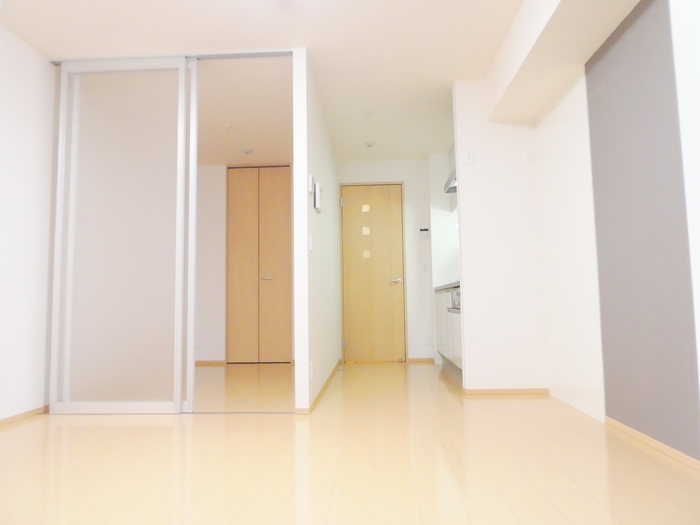 ��ʌ�����s������R���ڂ̃A�p�[�g�̋��ԁE���r���O