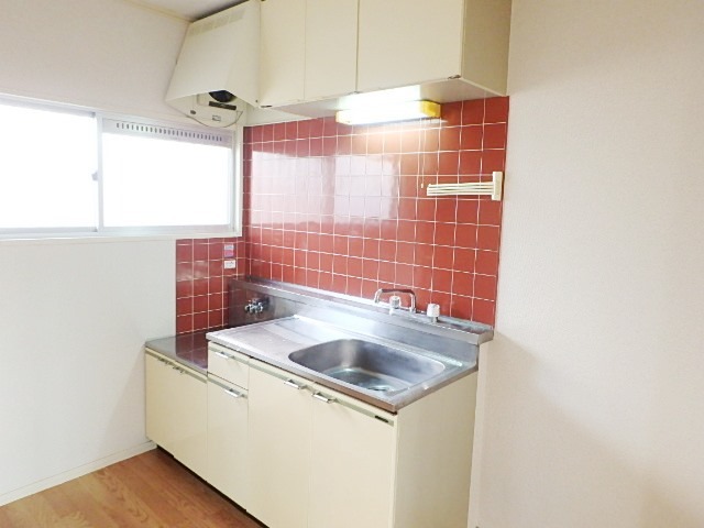 ��ʌ��������܎s��{����ؒ��S���ڂ̃A�p�[�g�̃L�b�`��