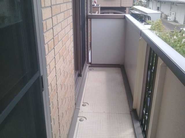 ��ʌ��������܎s��������u�Q���ڂ̃A�p�[�g�̃o���R�j�[