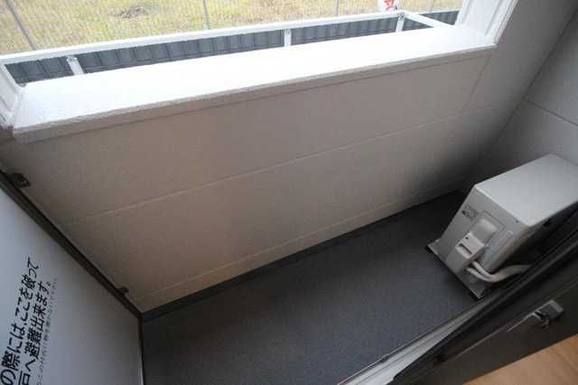 ��ʌ��z�J�s�{�{���P���ڂ̃A�p�[�g�̃o���R�j�[