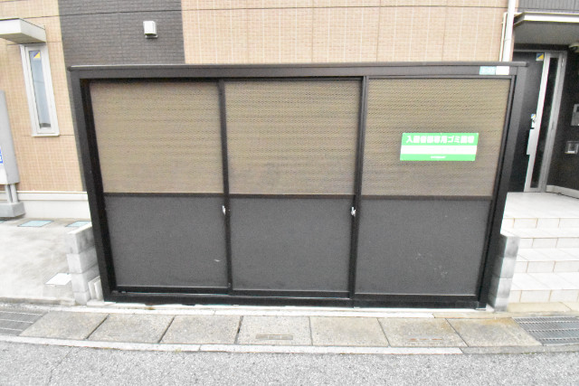 ��ʌ�����s������R���ڂ̃A�p�[�g�̂��̑�