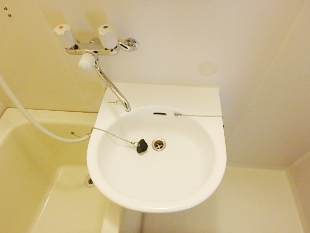 ��ʌ��������܎s��{����ؒ��S���ڂ̃A�p�[�g�̐��ʏ�