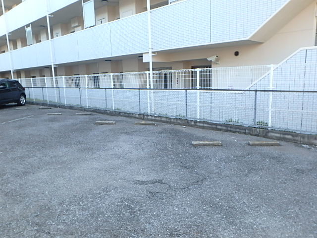 ��ʌ��������܎s��{����ؒ��S���ڂ̃A�p�[�g�̒��ԏ�