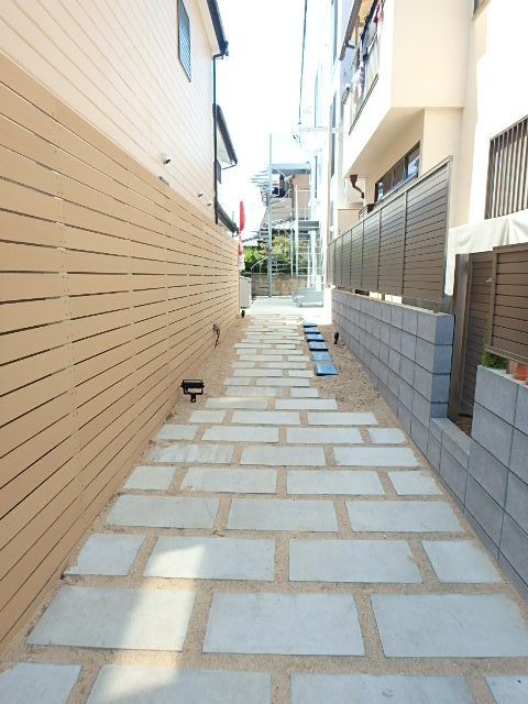 ��ʌ��������܎s�k����i���Q���ڂ̃A�p�[�g�̃G���g�����X