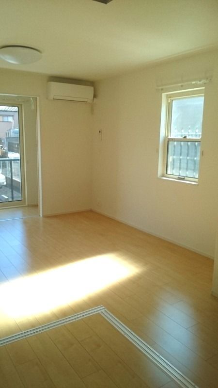 ��ʌ��z�J�s���R���ڂ̃A�p�[�g�̋��ԁE���r���O