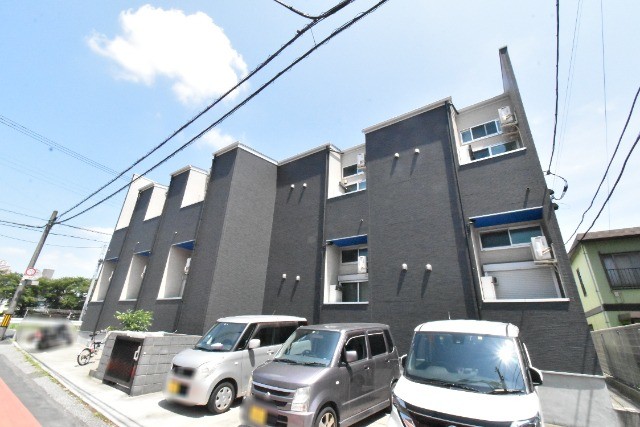 ��ʌ��z�J�s�{�{���P���ڂ̃A�p�[�g�̒��ԏ�