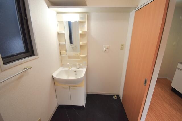 ��ʌ�����s������Q���ڂ̃A�p�[�g�̐��ʏ�