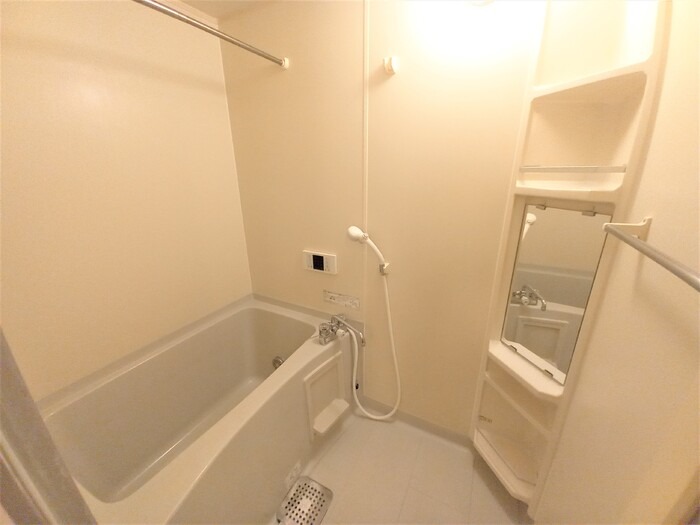 ��ʌ��t�����s�~�c�{���Q���ڂ̃A�p�[�g�̃o�X