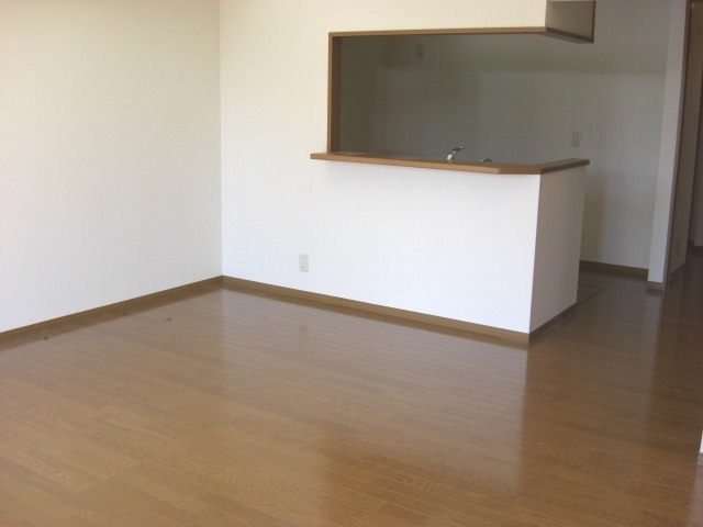 ��ʌ��������܎s�Y�a�挳���Q���ڂ̃e���X�n�E�X�̋��ԁE���r���O