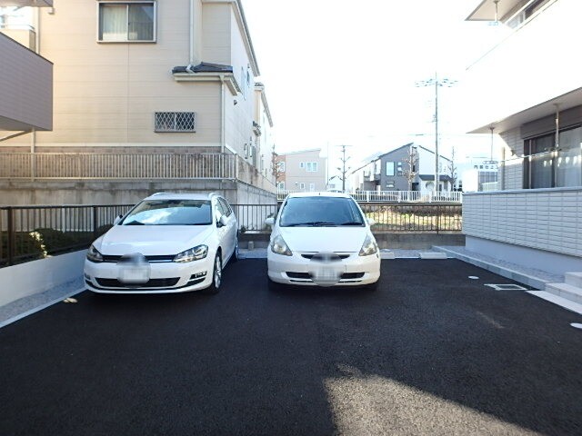 ��ʌ��������܎s�k��y�C���P���ڂ̃}���V�����̒��ԏ�