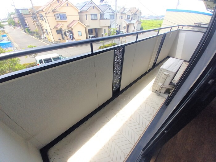 ��ʌ��t�����s�~�c�{���Q���ڂ̃A�p�[�g�̃o���R�j�[