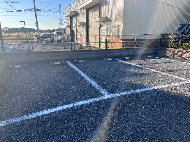 ��ʌ��t�����s�~�c�{���Q���ڂ̃A�p�[�g�̒��ԏ�