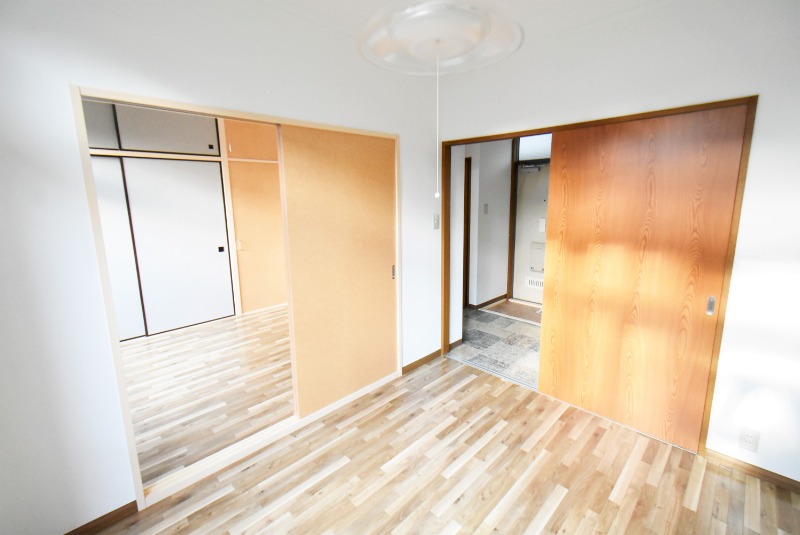 ��ʌ��������܎s�k��A�|���P���ڂ̃A�p�[�g�̋��ԁE���r���O