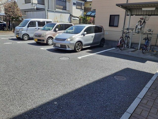 ��ʌ�����s���L�P���ڂ̃A�p�[�g�̒��ԏ�