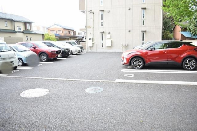 ��ʌ��������܎s������{�����S���ڂ̃A�p�[�g�̒��ԏ�