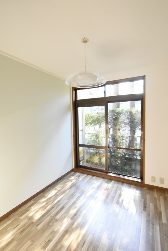 ��ʌ��������܎s�k��A�|���P���ڂ̃A�p�[�g�̋����E���r���O