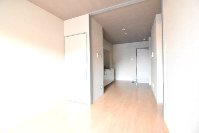 ��ʌ�����s�厚�ؑ]�C�̃}���V�����̋��ԁE���r���O