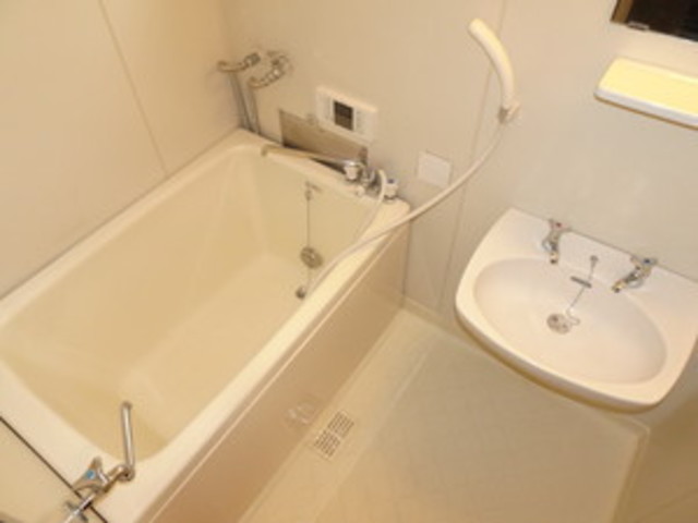 ��ʌ��������܎s�k��ޗǒ��̃A�p�[�g�̃o�X