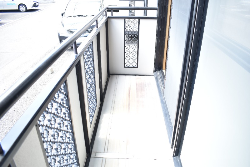 ��ʌ��������܎s������{�����S���ڂ̃A�p�[�g�̃o���R�j�[