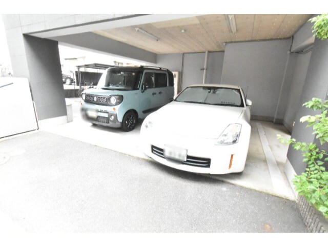 ��ʌ��z�J�s��z�J�S���ڂ̃}���V�����̒��ԏ�