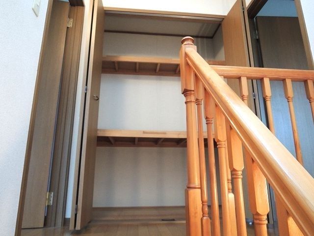 ��ʌ�����s�㕽�����Q���ڂ̃e���X�n�E�X�̎��[