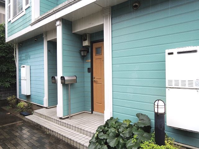 ��ʌ�����s�㕽�����Q���ڂ̃e���X�n�E�X�̃G���g�����X