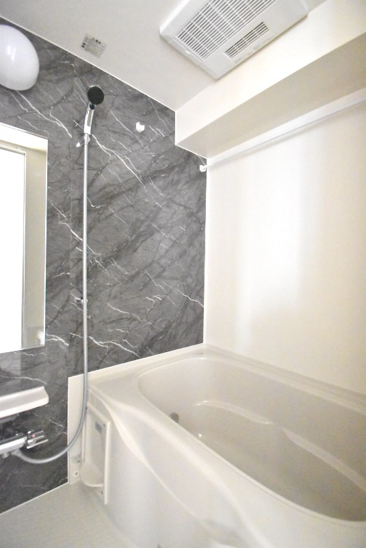 ��ʌ�����s����R���ڂ̃A�p�[�g�̃o�X