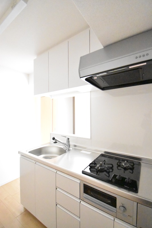 ��ʌ�����s����R���ڂ̃A�p�[�g�̃L�b�`��