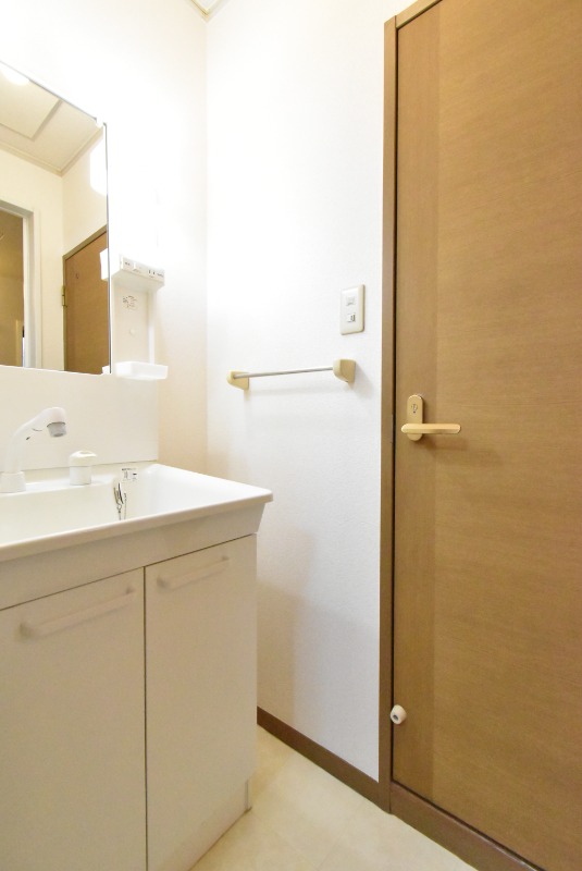 ��ʌ�����s�˒˂R���ڂ̃A�p�[�g�̐��ʏ�