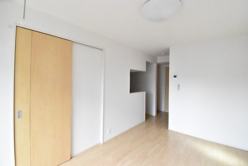 ��ʌ�����s����R���ڂ̃A�p�[�g�̋����E���r���O