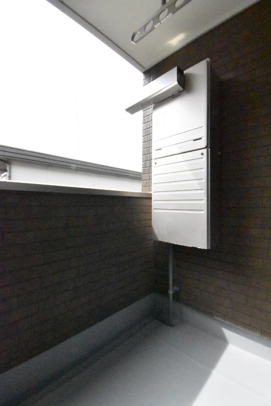 ��ʌ�����s����R���ڂ̃A�p�[�g�̃o���R�j�[