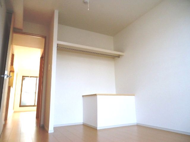 ��ʌ�����s�厚����̃A�p�[�g�̎��[