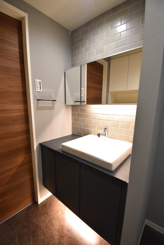 ��ʌ��������܎s�΋�����R���ڂ̃}���V�����̐��ʏ�