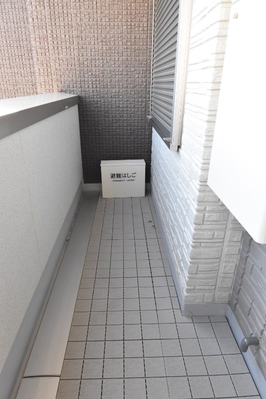 ��ʌ��������܎s�΋�����R���ڂ̃}���V�����̃o���R�j�[