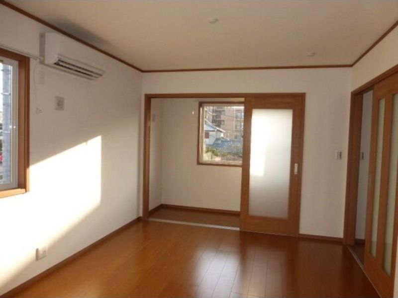 ��ʌ��z�J�s�����T���ڂ̃e���X�n�E�X�̂��̑������E�X�y�[�X