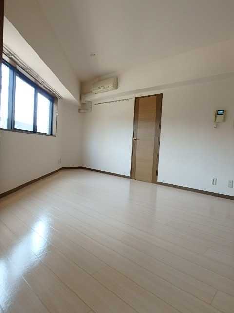 ��ʌ��������܎s������㗎���Q���ڂ̃A�p�[�g�̋��ԁE���r���O