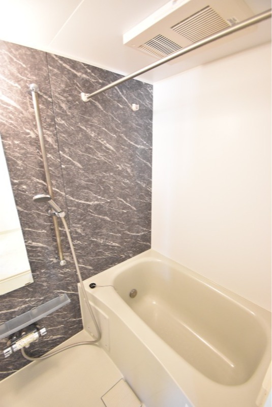 ��ʌ�����s������R���ڂ̃}���V�����̃o�X