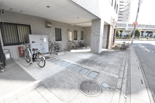 ��ʌ��������܎s������㗎���Q���ڂ̃A�p�[�g�̒��ԏ�